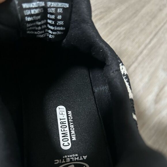 Women’s Athletic Works Leopard Print Comfort Memory Foam Running Shoes size 8.5 - Picture 2 of 6